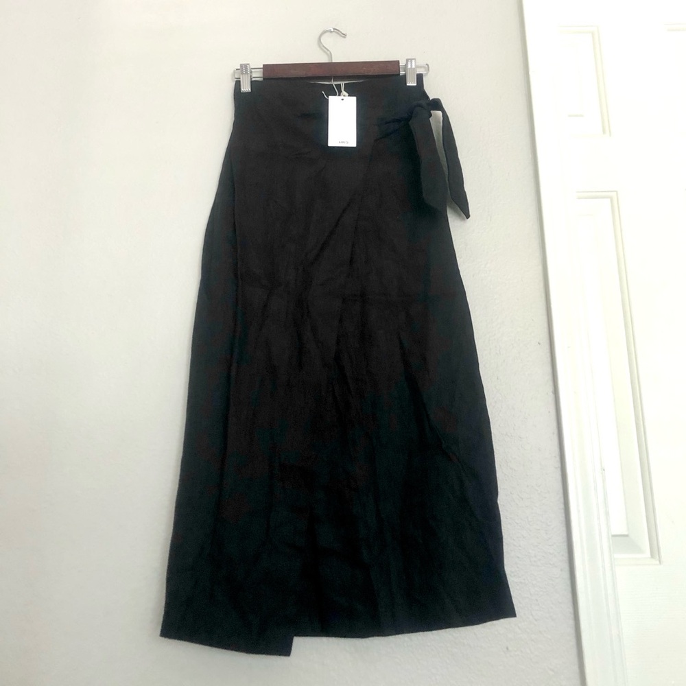 NWT MANGO Black Wrap Maxi Skirt
XS could fit S
